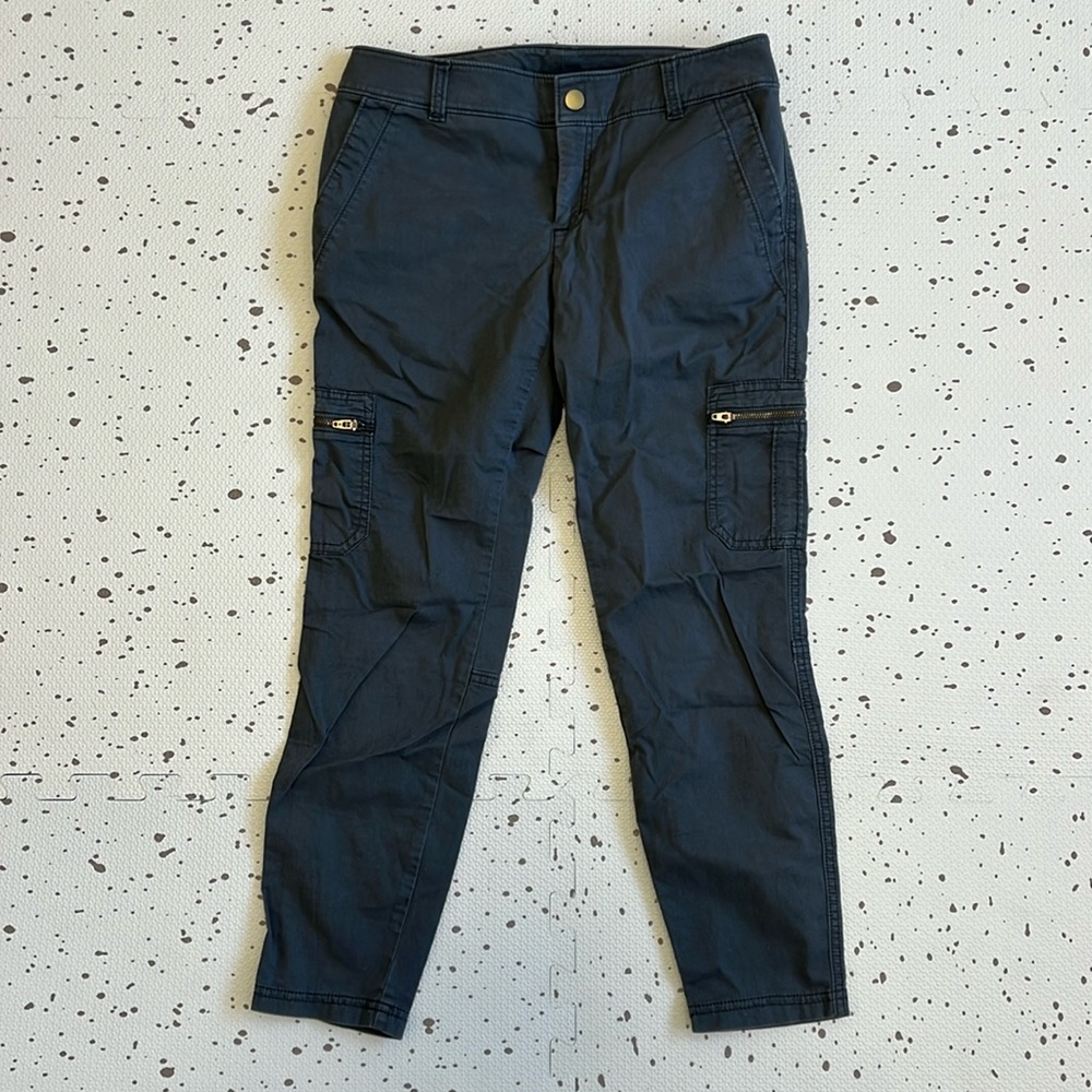 💘 ATHLETA - CARGO STYLE GRAY CROPPED PANT